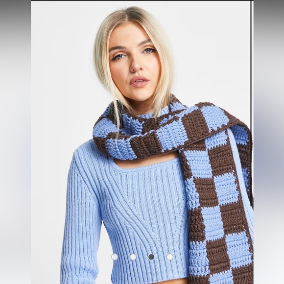 ASOS Design Crochet Knit Checkerboard Scarf in Blue and Brown - Picture 2 of 7